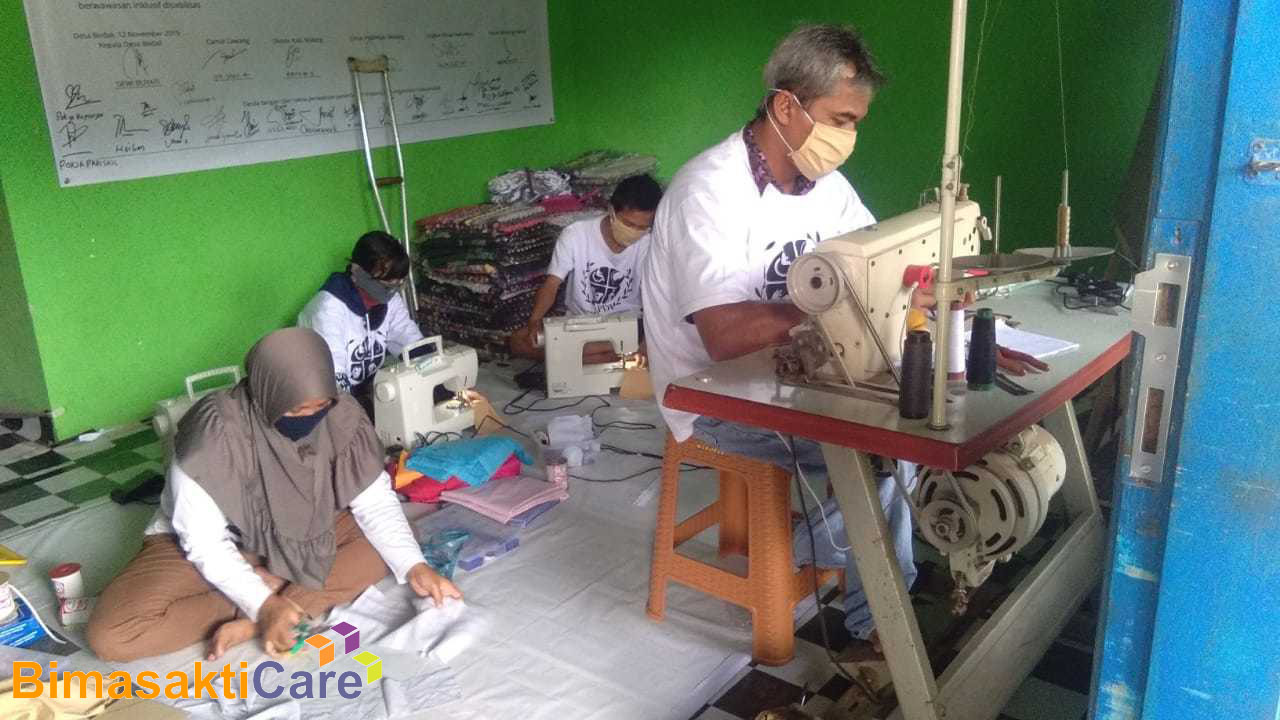 Bekerjasama dengan Yayasan Lingkar Sosial, CSR PT. Bimasakti Multi Sinergi Memberdayakan Masyarakat Difabel untuk Membuat Hazmat