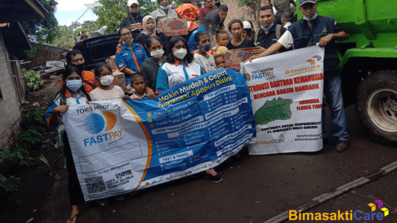 Bimasakticare Bersama Mitra Fastpay Flores Timur Salurkan Bantuan Korban Bencana Banjir Desa Nelemadike