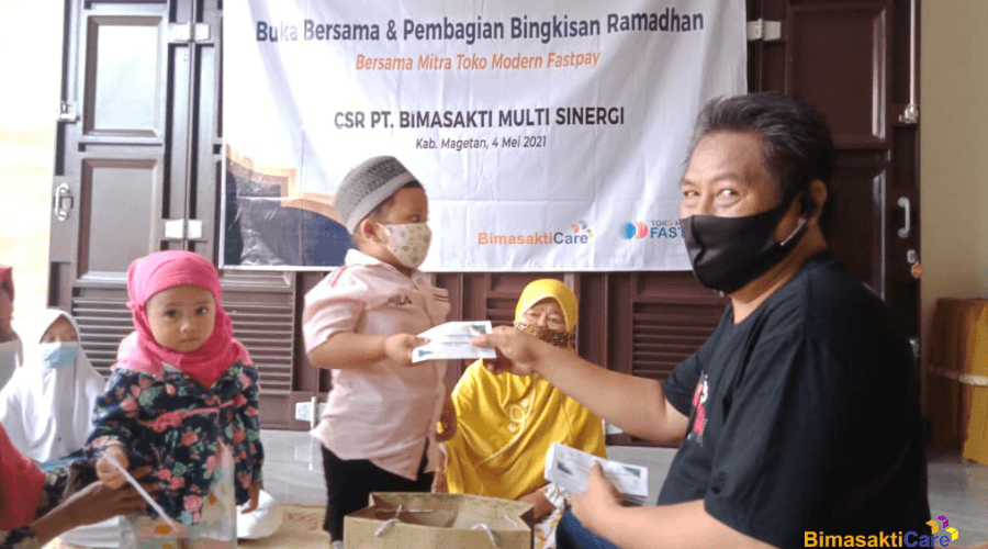 Kegiatan santunan Tim CSR Bimasakticare bersama mitra fastpay Magetan