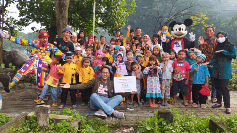 Bimasakticare Berbagi Keceriaan Bersama di Taman Bacaan Makam Rangkah Dengan Berdongeng