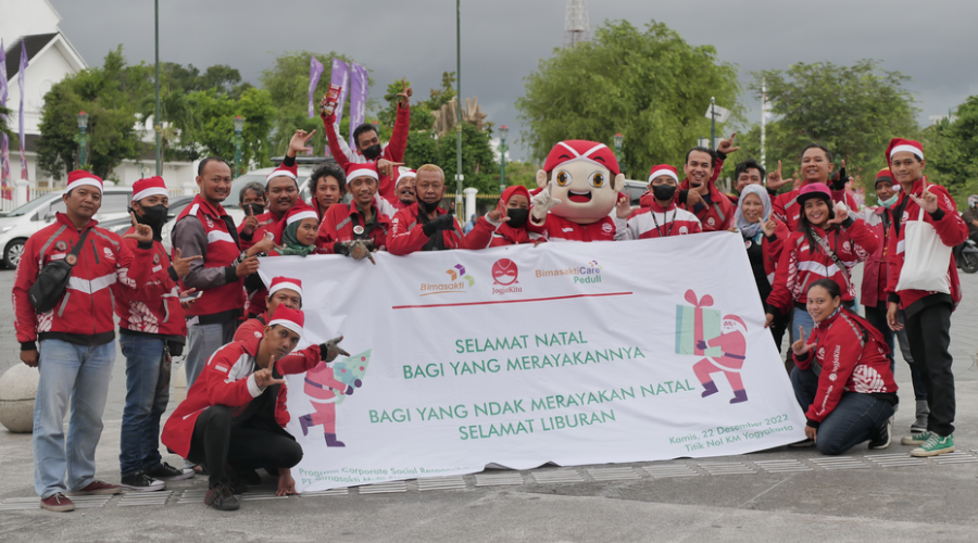 Bimasakticare Gandeng Driver Jogjakita Berbagi Bingkisan Kepada Pengguna Jalan di Titik Nol Semarakkan Perayaan Natal