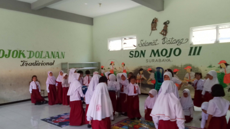 YBPN Apresiasi SDN Mojo III/222 Surabaya Sebagai Sekolah Pelestari Permainan Tradisional