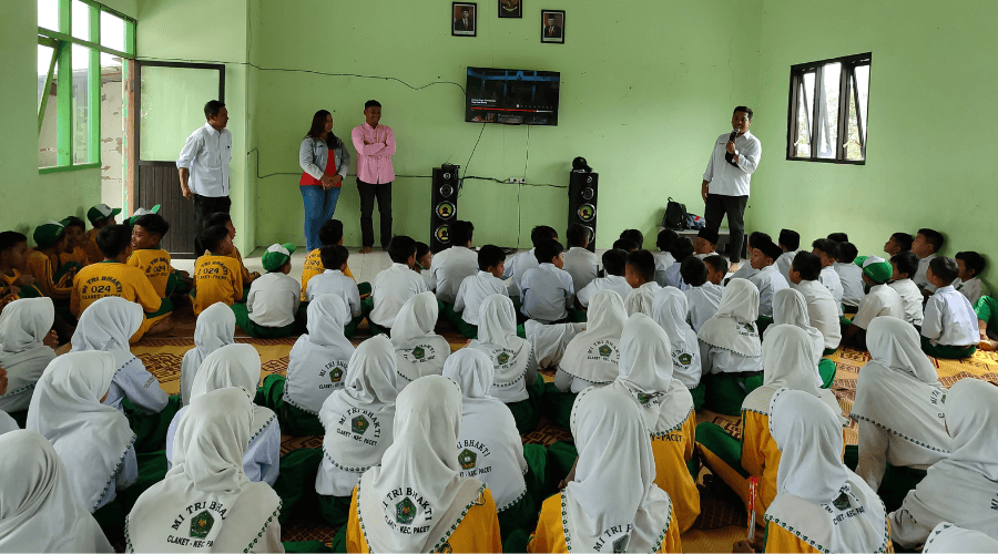 Sosialisasi Gamelan kepada siswa-siswi MI Trii Bhakti Claket untuk pelatihan gamelan di YBPN