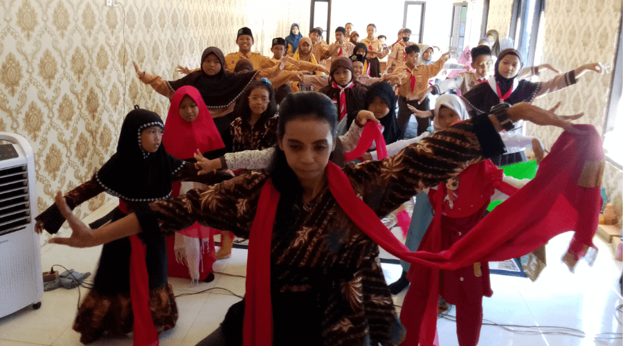 Yayasan Bimasakti Peduli Negeri Mendukung Upaya Pelestarian Remo Munali Patah melalui Workshop Tari Remo Munali Patah